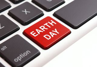 Computer key with "earth day"